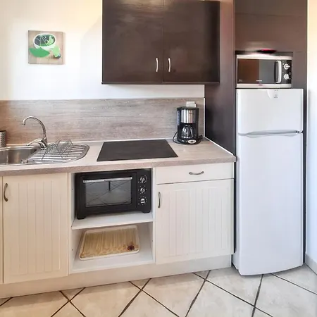A Avec Barbecue - 22 M² Apartment Hyères